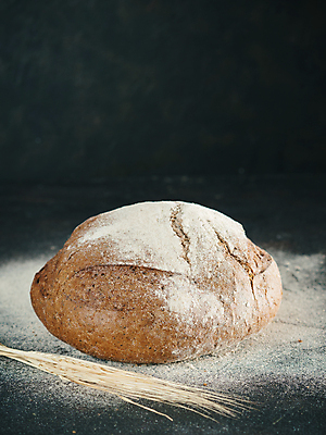 포토 JPG 해외이미지 음식 빵 조각 건강 사람없음 검은색 빵집 껍질 신선 플랫 오븐 굽기 반죽 밀가루 부드러움 스파이크 이스트 호밀 카피스페이스 해외202105 해외포토 컬러 곡류 상점 공백 가전제품 감각 가루 구이 파일형식