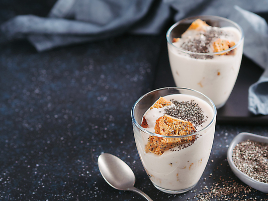 포토 JPG 해외이미지 음식 오렌지 탁자 디저트 건강 씨앗 사람없음 케이크 검은색 당근 빵집 우유 아기 달콤 굽기 크림 채식 토핑 푸딩 무스 바닐라 스터핑 커스터드 크림치즈 프랄린 티라미수 카피스페이스 리코타치즈 해외202105 해외포토 식물 컬러 가구 과일 치즈 유제품 뿌리채소 사람 상점 공백 맛 구이 파일형식