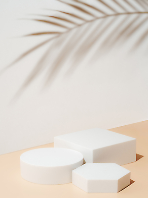 포토 JPG 해외이미지 실내 그림자 사람없음 사각형 오브젝트 흰배경 원기둥 육각형 단상 나뭇잎모양 입체도형 목업 베이지색배경 미니멀 해외202105 해외포토 모양 도형 백그라운드 나뭇잎 내부 흰색 원형 입체 베이지색 파일형식