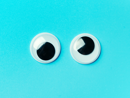 포토 JPG 해외이미지 무료이미지 응시 인형 추상 사람없음 장난감 파티 여러개 할로윈 유머 플라스틱 만화 파란배경 심플 카피스페이스 해외202105 해외포토 시선 감정 다수 백그라운드 무늬 재질 이벤트 파란색 공백 파일형식 무료콘텐츠