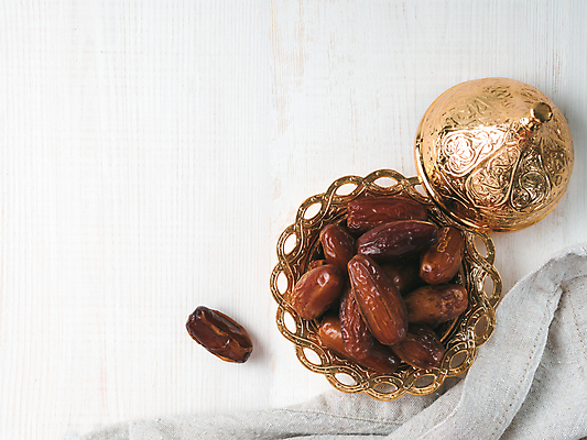 포토 JPG 해외이미지 접시 종교 음식 과일 디저트 건조 건강 식이요법 사람없음 회색 직물 중앙 달콤 이슬람교 대추 아라비아 칠면조 사우디아라비아 아랍어 카피스페이스 해외202105 해외포토 식기 컬러 중동 조류 공백 맛 파일형식