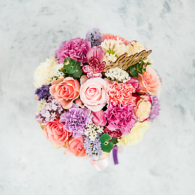 포토 JPG 해외이미지 꽃 꽃다발 실내 사람없음 하이앵글 장미 카네이션 흰배경 데코픽 해외202105 해외포토 식물 뷰포인트 백그라운드 내부 흰색 파티용품 파일형식