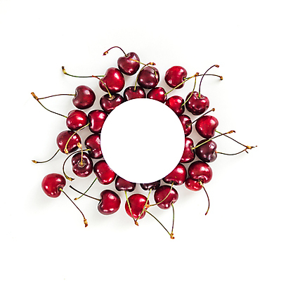 포토 JPG 해외이미지 실내 사람없음 원형 체리 흰배경 원형프레임 카피스페이스 해외202105 해외포토 도형 백그라운드 과일 프레임 내부 공백 흰색 파일형식