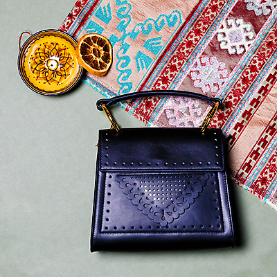 포토 JPG 해외이미지 디자인 백그라운드 가방 사람없음 컬러풀 봄 핸드백 화려 지갑 우아함 가죽 카피스페이스 해외202105 해외포토 잡화 계절 컬러 컨셉 공백 파일형식