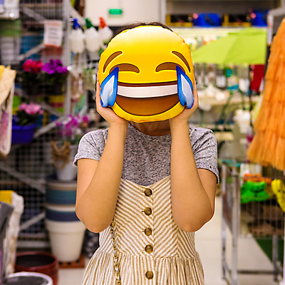 포토 JPG 해외이미지 감정 일러스트 장난 웃음 사람없음 태블릿 디지털 스크린 분노 표현 무서움 알림 손목시계 이모티콘 혼란 해외202105 해외포토 시계 컨셉 장신구 표정 전자제품 스마트기기 파일형식