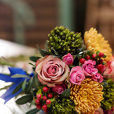 포토 JPG 해외이미지 꽃 리본 꽃다발 국화 실내 사람없음 아웃포커스 장미 해외202105 해외포토 식물 촬영기법 내부 파일형식