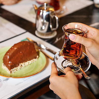 포토 JPG 해외이미지 접시 음식 과일 아이스크림 디저트 요리 사람없음 케이크 빵집 견과류 사과 아몬드 바닐라 시나몬 타르트 카피스페이스 해외202105 해외포토 식기 빵 상점 공백 파이_빵 파일형식