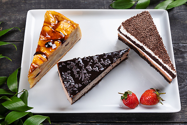 포토 JPG 해외이미지 음식 잎 과일 재료 탁자 딸기 디저트 사람없음 노란색 케이크 초콜릿 사과 꿀 시나몬 해외202105 해외포토 식물 컬러 가구 파일형식