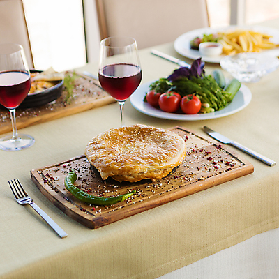 포토 JPG 해외이미지 음식 포크 채소 와인잔 부분 불 육류 스테이크 요리 사람없음 야외 와인 식사 어둠 캠핑 소고기 뜨거움 양념 바비큐 레드와인 가스 향료 숯 로즈메리 광 등심 석탄 해외202105 해외포토 자연요소 식기 술잔 식재료 레저 주류 서양음식 허브 향기 냄새 파일형식