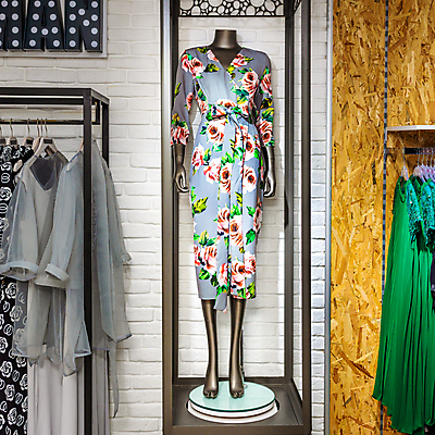 포토 JPG 해외이미지 사람없음 운동복 시장 소프트포커스 마네킹 쇼핑몰 진열장 블러 스타일 해외202105 해외포토 옷 촬영기법 파일형식