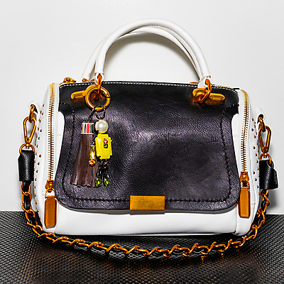 포토 JPG 해외이미지 라이프스타일 백그라운드 가방 흑백 손잡이 사람없음 목도리 핸드백 지갑 가죽 오브젝트 스타일 해외202105 해외포토 잡화 촬영기법 생활 파일형식