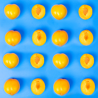 포토 JPG 해외이미지 식물 음식 재료 탁자 디저트 사람없음 주스 비타민 자두 해외202105 해외포토 음료 가구 과일 영양소 파일형식