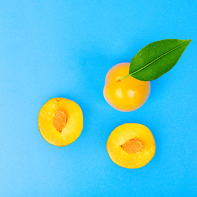 포토 JPG 해외이미지 식물 무료이미지 농업 과일 재료 탁자 디저트 건강 사람없음 노란색 주스 자두 해외202105 해외포토 산업 음료 음식 컬러 가구 파일형식