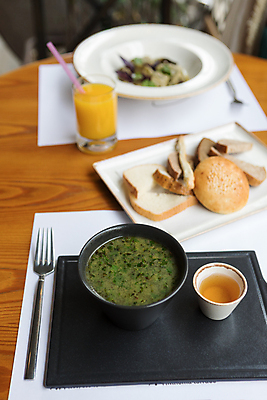 포토 JPG 해외이미지 식물 빵 채소 오렌지 패스트푸드 줄자 건강 요리 사람없음 주스 햄버거 칵테일 수프 브로콜리 허브 완두콩 시금치 바질 주키니 캐서롤 해외202105 해외포토 음료 음식 과일 콩 주류 자 용기_그릇 인스턴트 파일형식