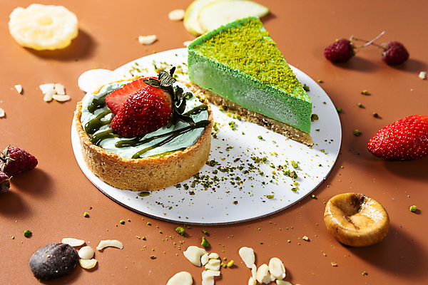 포토 JPG 해외이미지 종이 과일 딸기 디저트 종류 사람없음 쿠키 케이크 견과류 축하 설탕 컵케이크 뿌리기 산딸기 호두 바닐라 오트밀 해외202105 해외포토 음식 컨셉 모션 파일형식 귀리