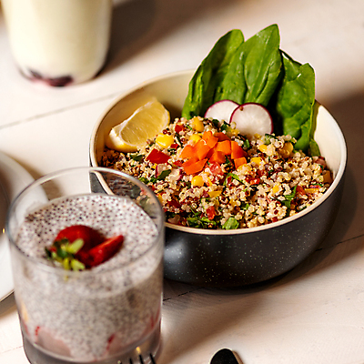 포토 JPG 해외이미지 접시 손 포크 잎 채소 오렌지 과일 디저트 건강 사탕 요리 사람없음 반사 식당 주스 샐러드 상추 브로콜리 허브 섞기 해외202105 해외포토 식물 식기 음료 음식 신체부위 상점 파일형식