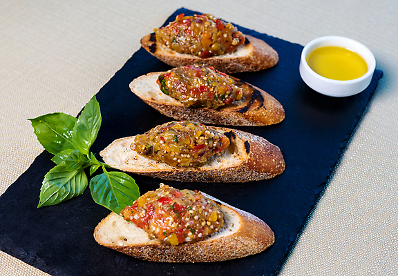 포토 JPG 해외이미지 무료이미지 접시 빵 채소 부분 가지 반찬 파슬리 건강 요리 사람없음 식당 펼침 샐러드 체리 냅킨 캐비아 타파스 해외202105 해외포토 식기 음식 과일 식재료 모션 상점 애피타이저 파일형식