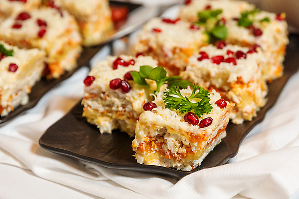 포토 JPG 해외이미지 접시 과일 아이스크림 디저트 요리 사람없음 케이크 견과류 사과 설탕 향신료 아몬드 추수감사절 건포도 바닐라 시나몬 타르트 카피스페이스 해외202105 해외포토 식기 기독교 음식 빵 포도 공백 파이_빵 건과일 향미료 파일형식