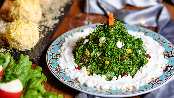 포토 JPG 해외이미지 식기 접시 잎 채소 과일 탁자 어류 사람없음 식당 샐러드 견과류 상추 향신료 냅킨 악어 코코넛 아몬드 자두 아보카도 메추리 해외202105 해외포토 식물 음식 가구 파충류 상점 수중동물 향미료 파일형식