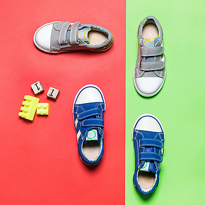 포토 JPG 해외이미지 라이프스타일 어린이 백그라운드 신발 소년 사람없음 조깅 운동 노란색 활발 쌍 연습 스니커즈 오브젝트 체육관 스타일 카피스페이스 해외202105 해외포토 레이스천 남자 컬러 운동화 컨셉 건강 사람 생활 공백 직물 파일형식