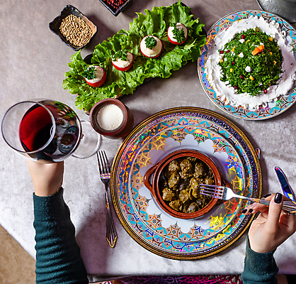 포토 JPG 해외이미지 백인 접시 포크 잎 와인잔 포도 밥 오이 요리 사람없음 주방 레드와인 그리스 향신료 포도나무 석류 양고기 요거트 루꼴라 아르메니아 해외202105 해외포토 서양인 식물 식기 유럽 음식 채소 술잔 과일 유제품 육류 와인 과일나무 향미료 파일형식