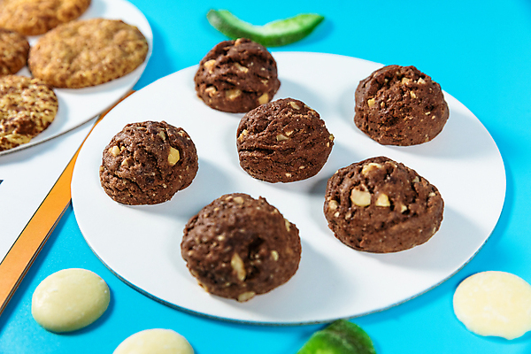 포토 JPG 해외이미지 과일 디저트 종류 사람없음 노란색 파티 쿠키 케이크 초콜릿 빵집 견과류 축하 차 설탕 컵케이크 뿌리기 산딸기 호두 건포도 바닐라 오트밀 해외202105 해외포토 음료 음식 컬러 컨셉 모션 포도 이벤트 상점 건과일 파일형식 귀리