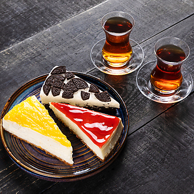 포토 JPG 해외이미지 과일 재료 탁자 딸기 디저트 따뜻함 사람없음 빨간색 노란색 케이크 초콜릿 축제 차 사과 설탕 향신료 반죽 스터핑 시나몬 해외202105 해외포토 음료 음식 컬러 가구 향미료 파일형식