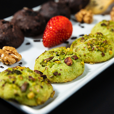 포토 JPG 해외이미지 무료이미지 과일 디저트 종류 사람없음 파티 쿠키 케이크 초콜릿 빵집 견과류 축하 차 설탕 컵케이크 뿌리기 산딸기 호두 건포도 바닐라 오트밀 해외202105 해외포토 음료 음식 컨셉 모션 포도 이벤트 상점 건과일 파일형식 귀리 무료콘텐츠