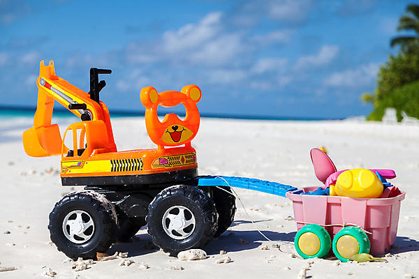 포토 JPG 해외이미지 어린이 모래 바다 놀이 하늘 휴식 사람없음 야외 빨간색 물 파란색 모래사장 장난감 맑음 플라스틱 굴착기 삽 양동이 휴양지 몰디브 해외202105 해외포토 자연요소 아시아 컬러 컨셉 재질 날씨 사람 장소 중장비 파일형식