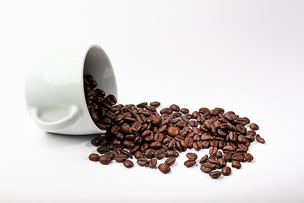 포토 JPG 해외이미지 커피 음료 음식 재료 아침 콩 씨앗 사람없음 컵 어둠 카페 에너지 머그컵 맛 아침식사 낟알 굽기 상쾌 아로마 향 쏟아짐 카푸치노 에스프레소 중독 연소 단절 모카 백자 아라비카 양조 카페인 해외202105 해외포토 주간 식물 식기 감정 컨셉 모션 곡류 상점 식사 도자기 구이 파일형식