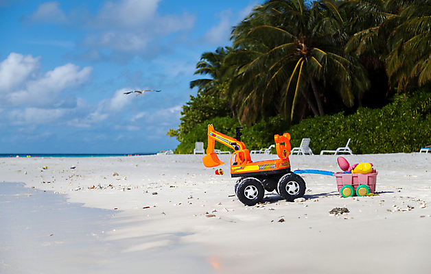 포토 JPG 해외이미지 라이프스타일 모래 바다 자동차 자연 놀이 사람없음 야외 빨간색 물 파란색 장난감 태양 맑음 게임 아기 플라스틱 해외202105 해외포토 자연요소 육상교통 컬러 재질 날씨 사람 생활 생태계 파일형식