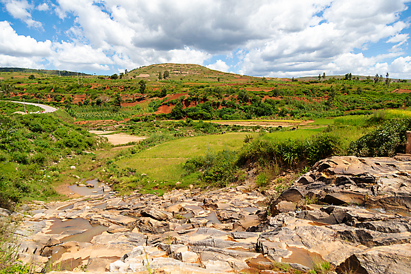 포토 JPG 해외이미지 나무 식물 아프리카 자연 하늘 밥 산 파노라마 풍경 초원 사람없음 야외 환경 계곡 흙 시골 숲 마다가스카르 특별함 해외202105 해외포토 나라 음식 컨셉 촬영기법 생태계 파일형식