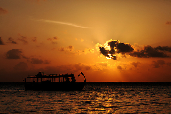 포토 JPG 해외이미지 실루엣 스포츠 파도 바다 태국 자연 하늘 낚시 휴식 항해 어업 풍경 사람없음 빨간색 물 빛 햇빛 태양 일출 황혼 일몰 보트 야간 저녁 어부 낚시꾼 수평선 해외202105 해외포토 자연요소 직업 산업 아시아 컬러 컨셉 배_교통 레저 촬영기법 노을 생태계 파일형식