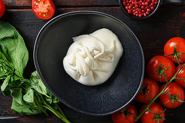 포토 JPG 해외이미지 음식 토마토 치즈 감 요리 사람없음 샐러드 애피타이저 기름 크림 올리브 루꼴라 모짜렐라치즈 수유 전문 해외202105 해외포토 열매 채소 과일 유제품 파일형식