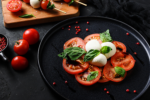 포토 JPG 해외이미지 토마토 채소 재료 방울토마토 치즈 요리 사람없음 샐러드 애피타이저 허브 올리브 비타민 바질 모짜렐라치즈 카프레제 비건 해외202105 해외포토 식물 열매 음식 유제품 영양소 채식주의자 파일형식
