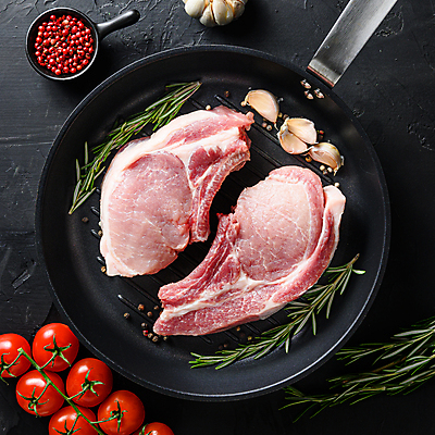 포토 JPG 해외이미지 음식 재료 뼈 육류 돼지고기 스테이크 사람없음 소고기 돼지 플랫 바비큐 어깨 날것 소금 로즈메리 갈비뼈 바비큐립 등심 정육점 카피스페이스 해외202105 해외포토 식재료 포유류 서양음식 신체부위 상점 공백 허브 파일형식