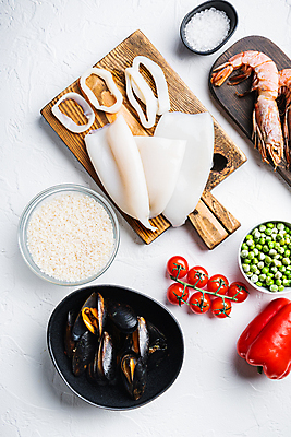 포토 JPG 해외이미지 재료 방울토마토 새우 요리 사람없음 쌀 해산물 오징어 흰배경 완두콩 소금 홍합 나무도마 스페인요리 해외202105 해외포토 음식 백그라운드 토마토 어패류 콩 곡류 연체동물 도마 갑각류 목재 수중동물 흰색 스페인 파일형식