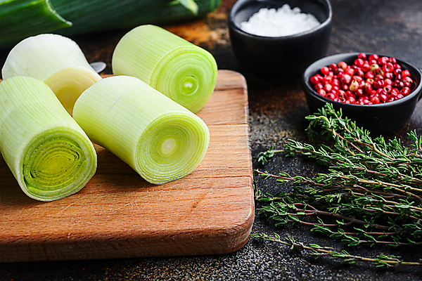 포토 JPG 해외이미지 줄기 채소 재료 검은배경 양파 사람없음 날것 부추 해외202105 해외포토 식물 백그라운드 검은색 파일형식