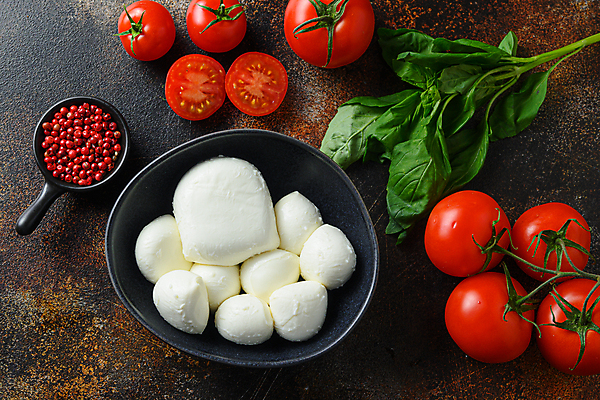 포토 JPG 해외이미지 음식 토마토 재료 방울토마토 치즈 요리 사람없음 샐러드 이탈리아음식 애피타이저 허브 질감 날것 후추 바질 모짜렐라치즈 숙성 카프레제 비건 해외202105 해외포토 식물 채소 유제품 서양음식 향신료 채식주의자 파일형식