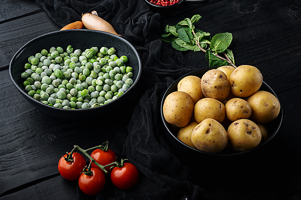 포토 JPG 해외이미지 식물 재료 감자 사람없음 민트 완두콩 날것 나무배경 해외202105 해외포토 백그라운드 채소 콩 허브 파일형식