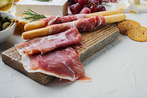 포토 JPG 해외이미지 음식 조각 육류 사람없음 소고기 애피타이저 흰배경 햄 타파스 카피스페이스 프로슈토 해외202105 해외포토 백그라운드 식재료 공백 흰색 파일형식