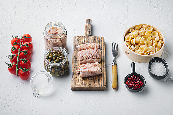 포토 JPG 해외이미지 음식 재료 어류 사람없음 투명 기름 밀 참치 해산물 흰배경 통조림 해외202105 해외포토 백그라운드 곡류 수중동물 흰색 파일형식