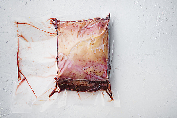 포토 JPG 해외이미지 사람없음 시장 흰배경 팩 등심 진공 파우치 카피스페이스 해외202105 진공포장 해외포토 백그라운드 가방 포장 육류 화장품 공백 흰색 파일형식