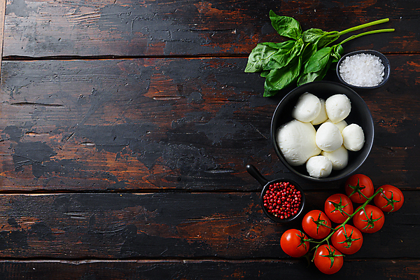 포토 JPG 해외이미지 음식 토마토 재료 방울토마토 치즈 요리 사람없음 샐러드 이탈리아음식 애피타이저 허브 질감 날것 후추 바질 모짜렐라치즈 숙성 카프레제 비건 해외202105 해외포토 식물 채소 유제품 서양음식 향신료 채식주의자 파일형식