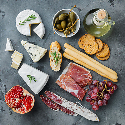 포토 JPG 해외이미지 음식 빵 재료 회색배경 치즈 육류 사람없음 크래커 애피타이저 올리브 정사각형 그리시니 블루치즈 타파스 프로슈토 해외202105 해외포토 도형 열매 백그라운드 식재료 유제품 쿠키 회색 햄 파일형식