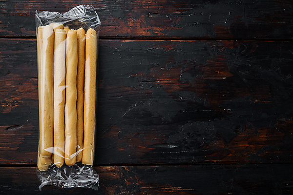 포토 JPG 해외이미지 빵 사람없음 빵집 밀 로즈메리 그리시니 카피스페이스 나무배경 해외202105 해외포토 음식 백그라운드 곡류 상점 공백 허브 파일형식