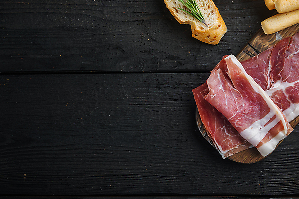 포토 JPG 해외이미지 음식 조각 육류 사람없음 소고기 애피타이저 햄 타파스 카피스페이스 프로슈토 나무배경 해외202105 해외포토 백그라운드 식재료 공백 파일형식