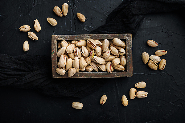 포토 JPG 해외이미지 식물 음식 검은배경 건조 사람없음 쌓기 견과류 알맹이 날것 피스타치오 해외202105 해외포토 백그라운드 모션 검은색 파일형식