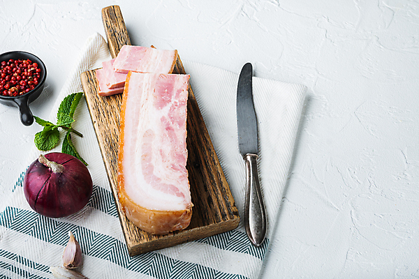 포토 JPG 해외이미지 음식 조각 육류 돼지고기 사람없음 흰배경 질감 햄 베이컨 훈제 해외202105 해외포토 백그라운드 식재료 흰색 파일형식
