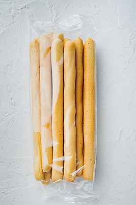 포토 JPG 해외이미지 빵 사람없음 빵집 밀 흰배경 로즈메리 그리시니 해외202105 해외포토 음식 백그라운드 곡류 상점 흰색 허브 파일형식